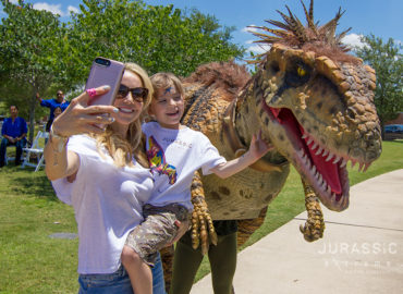 dinosaur-selfie-jurassic-extreme-dinosaur-houston-razor